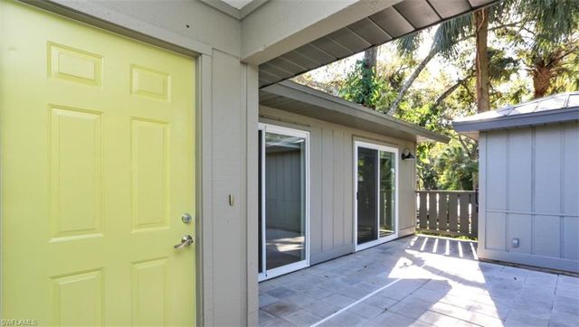 1046 Oak Forest DR, Naples, FL 34104