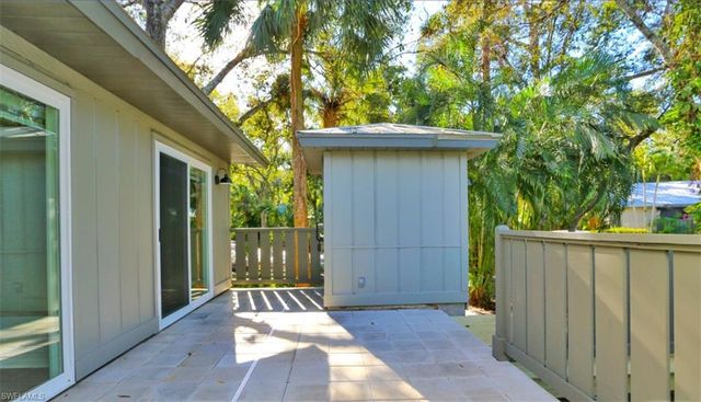 1046 Oak Forest DR, Naples, FL 34104