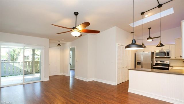 1046 Oak Forest DR, Naples, FL 34104