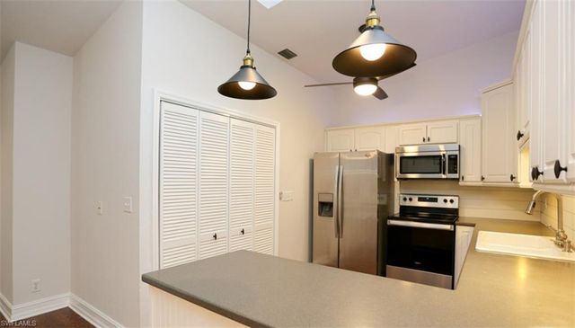 1046 Oak Forest DR, Naples, FL 34104