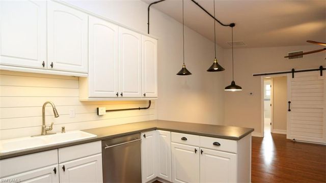 1046 Oak Forest DR, Naples, FL 34104