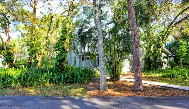 1046 Oak Forest DR, Naples, FL 34104