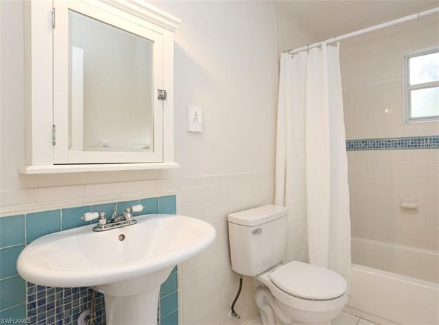 1046 Oak Forest DR, Naples, FL 34104