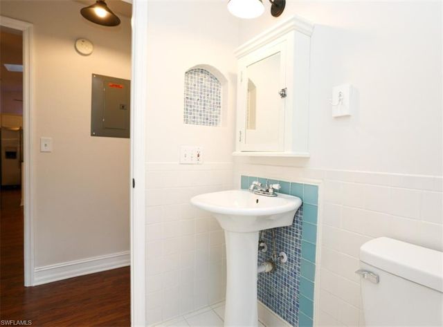 1046 Oak Forest DR, Naples, FL 34104