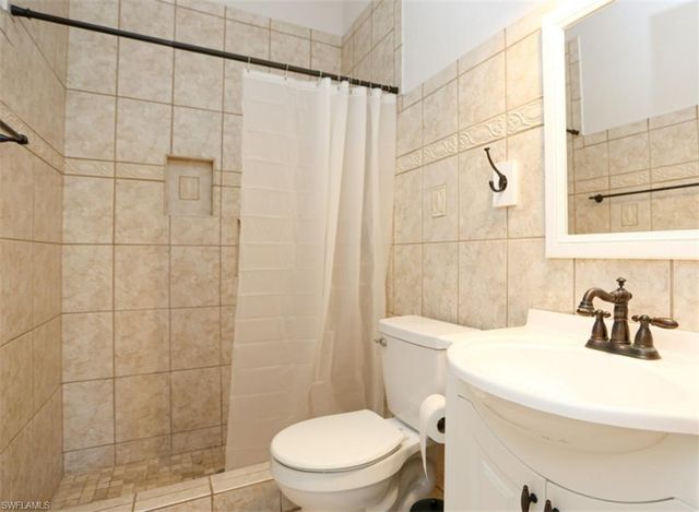 1046 Oak Forest DR, Naples, FL 34104