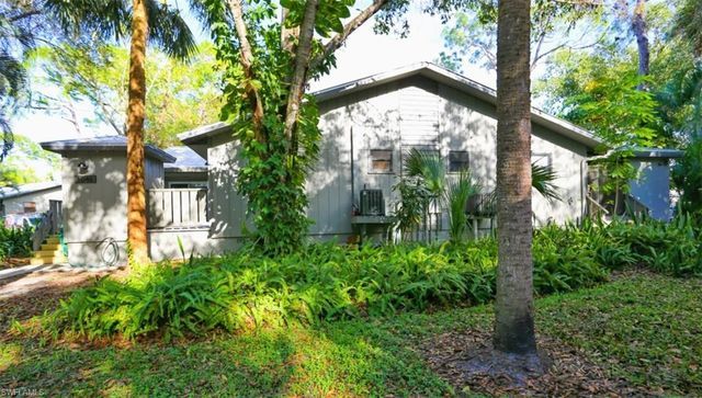 1046 Oak Forest DR, Naples, FL 34104