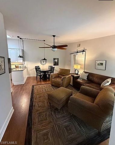 1046 Oak Forest DR, Naples, FL 34104