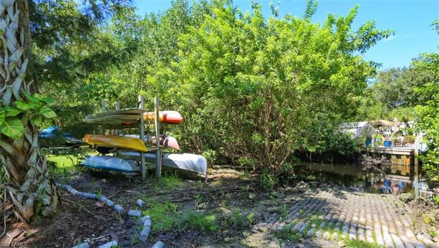 1046 Oak Forest DR, Naples, FL 34104