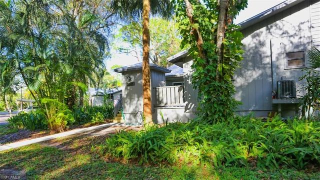 1046 Oak Forest DR, Naples, FL 34104