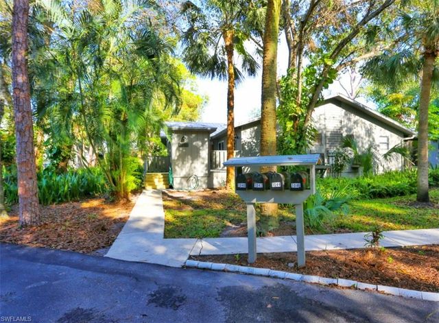 1046 Oak Forest DR, Naples, FL 34104