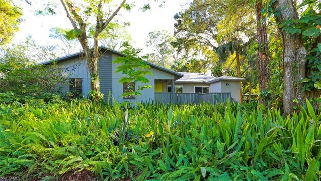 1046 Oak Forest DR, Naples, FL 34104
