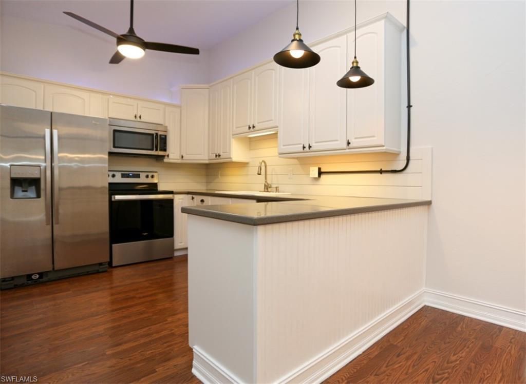 1046 Oak Forest DR, Naples, FL 34104