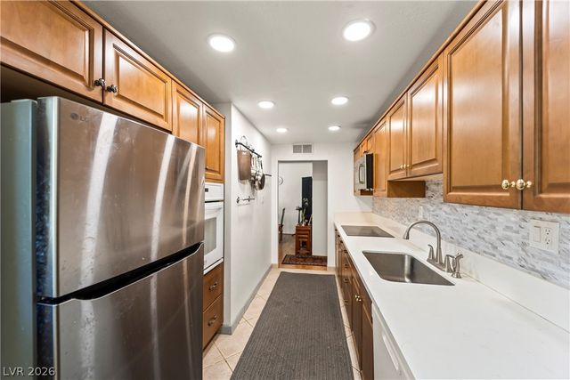 750 South Royal Crest Circle 312, Las Vegas, NV 89169