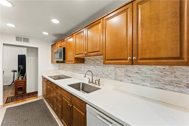 750 South Royal Crest Circle 312, Las Vegas, NV 89169