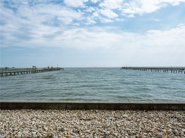 2701 Shell Ridge Road, Rockport, TX 78382