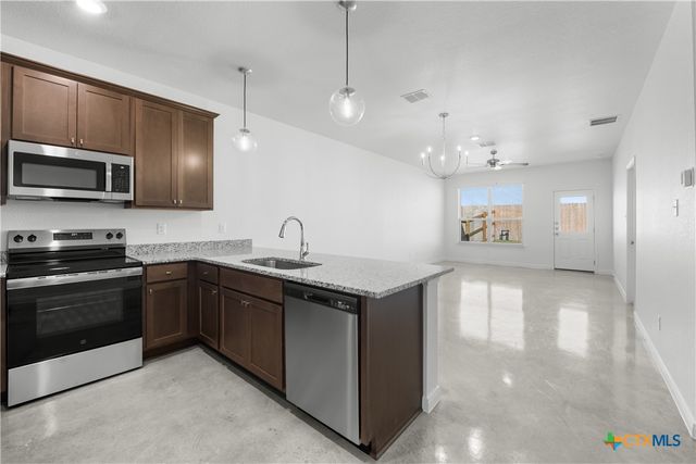 643 Pacific Crest Trail, Copperas Cove, TX 76522