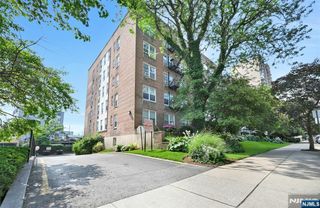 2160 Center Avenue 5R, Fort Lee, NJ 07024