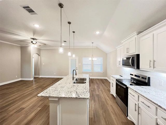 806 Greyson Lane, Greenville, TX 75402