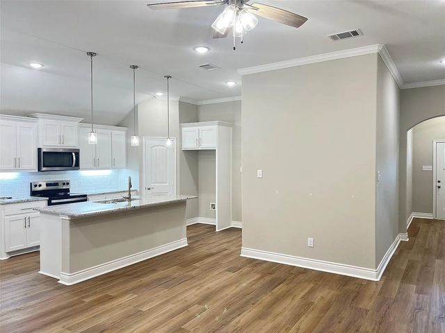 806 Greyson Lane, Greenville, TX 75402