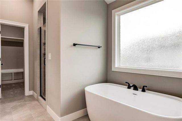 16827 W 164th Terrace, Olathe, KS 66062