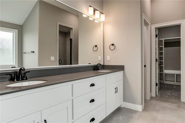 16827 W 164th Terrace, Olathe, KS 66062