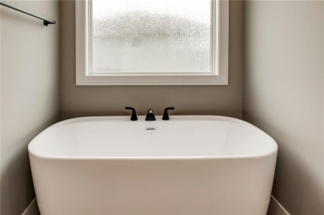 16827 W 164th Terrace, Olathe, KS 66062