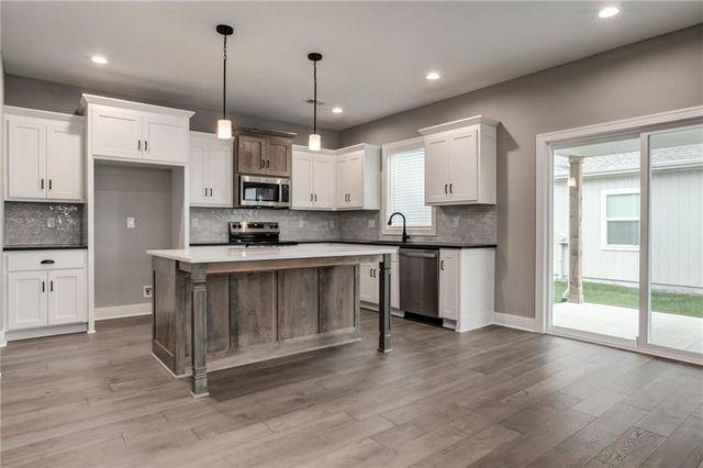 16827 W 164th Terrace, Olathe, KS 66062