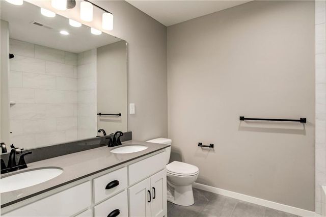 16827 W 164th Terrace, Olathe, KS 66062