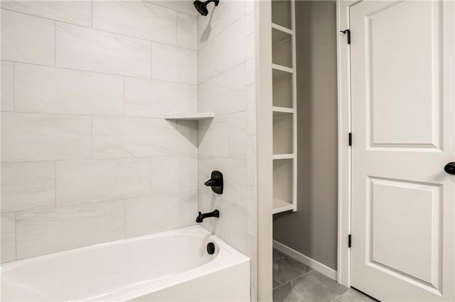 16827 W 164th Terrace, Olathe, KS 66062