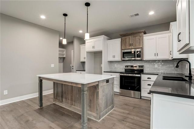 16827 W 164th Terrace, Olathe, KS 66062