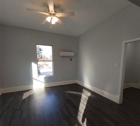 1326 W Sears Street, Denison, TX 75020