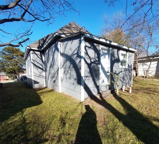 1326 W Sears Street, Denison, TX 75020