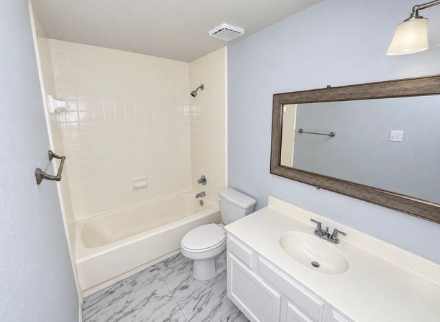 7126 Holly Hill Drive 108, Dallas, TX 75231