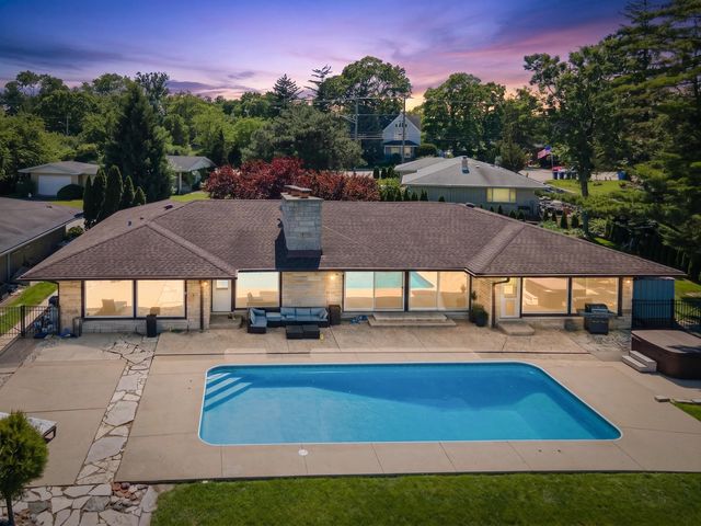 1866 Berry Lane, Des Plaines, IL 60018