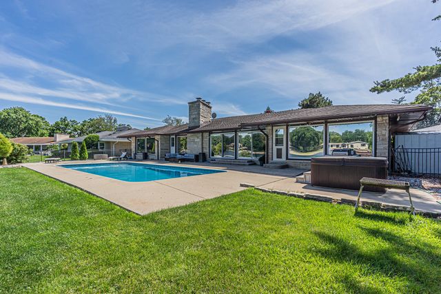 1866 Berry Lane, Des Plaines, IL 60018