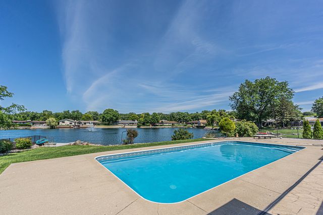 1866 Berry Lane, Des Plaines, IL 60018