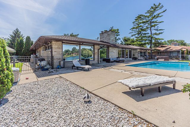 1866 Berry Lane, Des Plaines, IL 60018