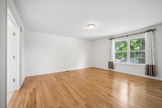 206 S Western Avenue, Bartlett, IL 60103