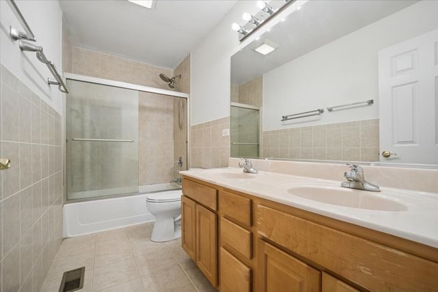 206 S Western Avenue, Bartlett, IL 60103