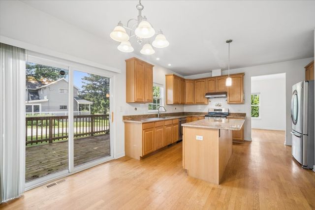 206 S Western Avenue, Bartlett, IL 60103