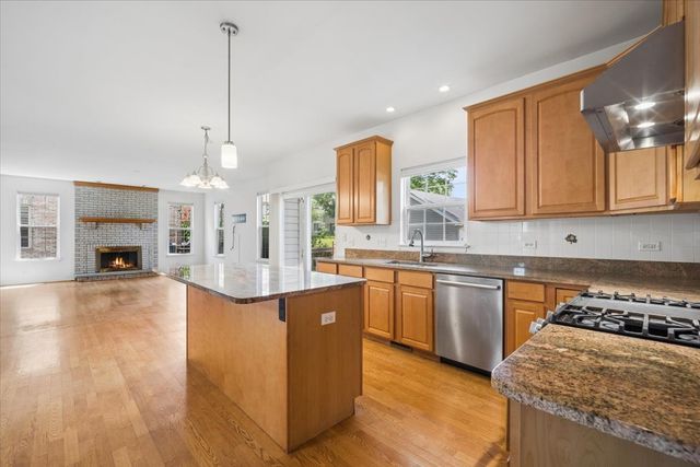 206 S Western Avenue, Bartlett, IL 60103