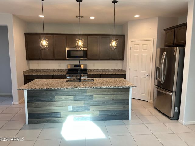 19954 W MOONLIGHT Path, Buckeye, AZ 85326