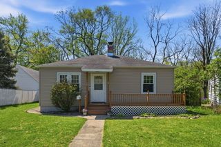 102 18th Avenue, Moline, IL 61265