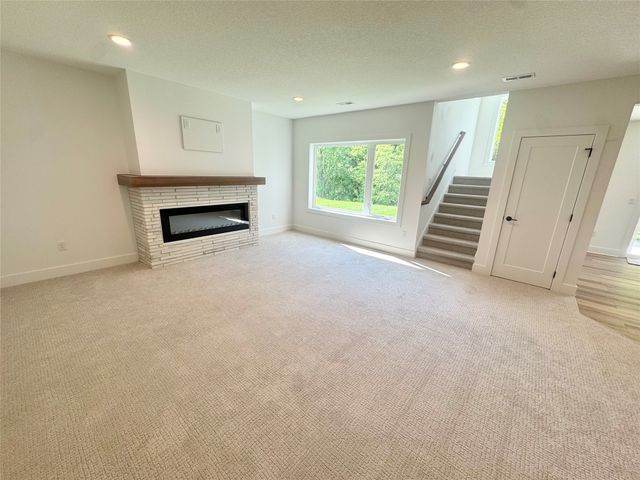 1355 NW Yorktown Drive, Waukee, IA 50263