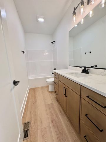 1355 NW Yorktown Drive, Waukee, IA 50263