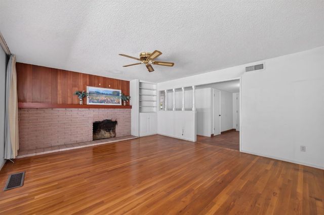 1630 W Robinwood Lane, Fresno, CA 93711