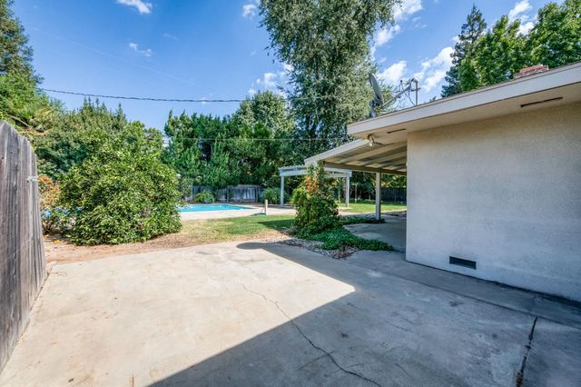 1630 W Robinwood Lane, Fresno, CA 93711