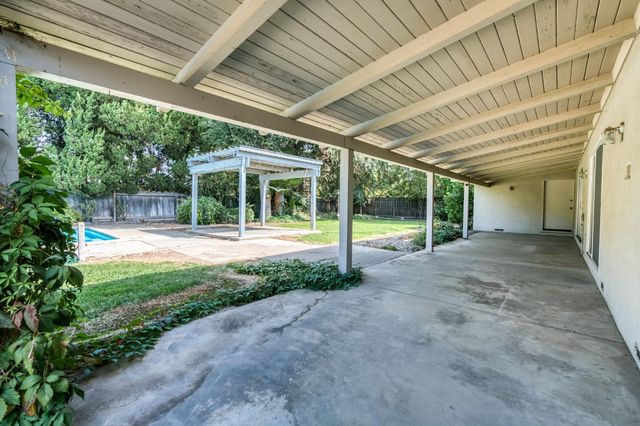 1630 W Robinwood Lane, Fresno, CA 93711
