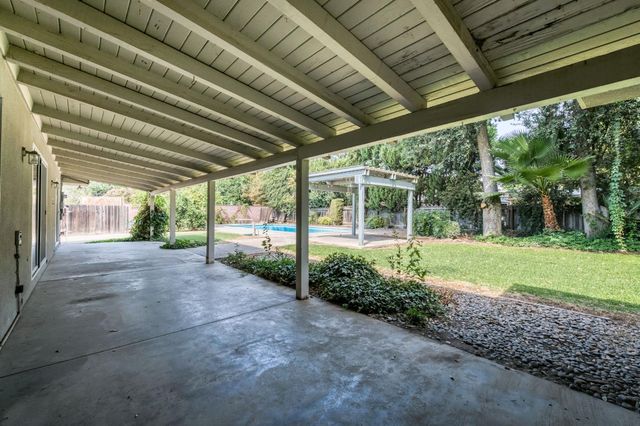 1630 W Robinwood Lane, Fresno, CA 93711