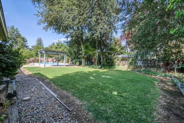 1630 W Robinwood Lane, Fresno, CA 93711